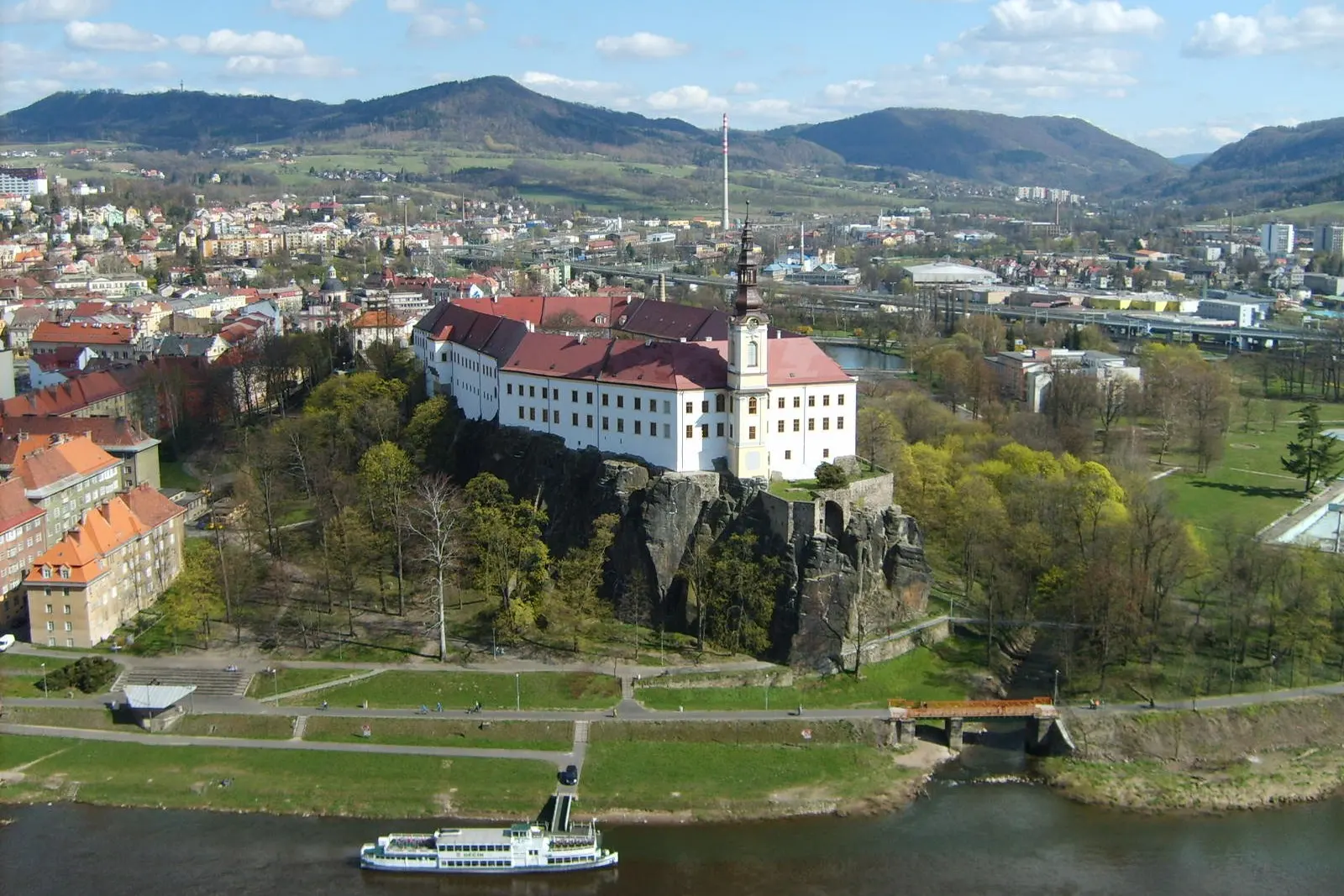 Děčín — transfer destination from Prague Airport